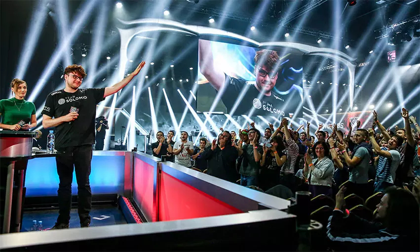 DK开局策略:视野压制与峡谷先锋掌控,团战拉扯奠定经济优势