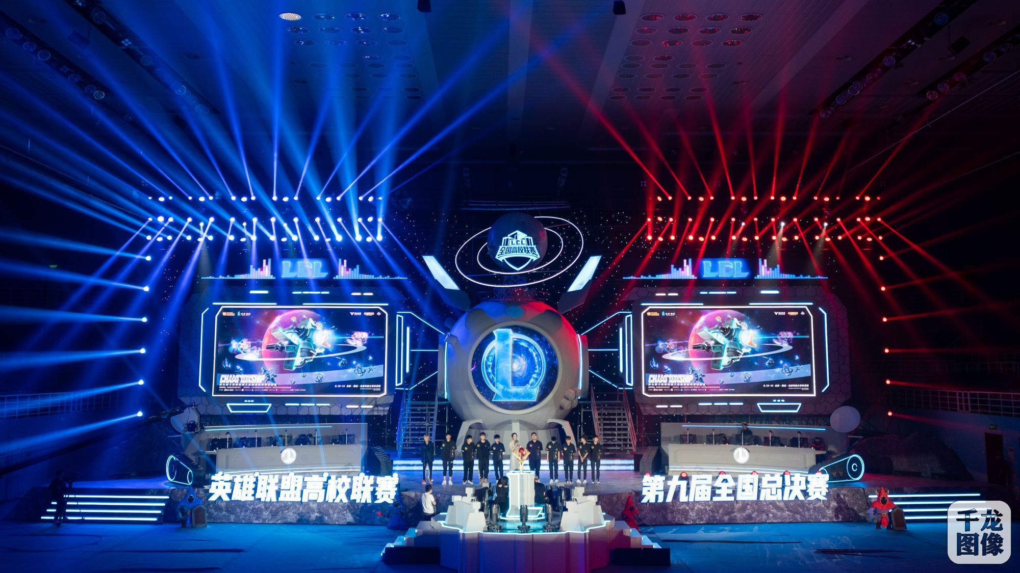 BIN击败THESHY后放狠话,LPL比赛引爆热议:IG教练战术安排遭质疑,ROOKIE表现再成焦点